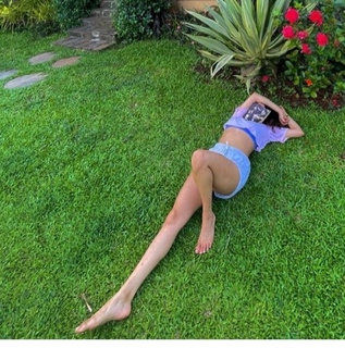Janhvi Kapoor feet photo thumbnail