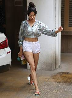 Janhvi Kapoor feet photo thumbnail
