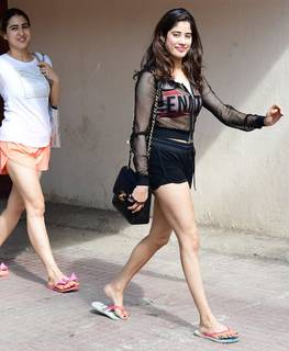 Janhvi Kapoor feet photo thumbnail