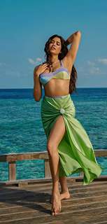 Janhvi Kapoor feet photo thumbnail