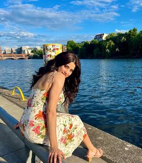 Janhvi Kapoor feet photo thumbnail