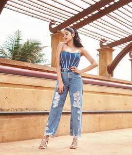 Janhvi Kapoor feet photo thumbnail