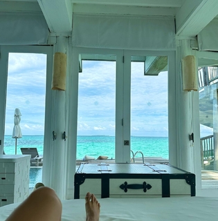 Janhvi Kapoor feet photo thumbnail