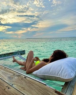 Janhvi Kapoor feet photo thumbnail