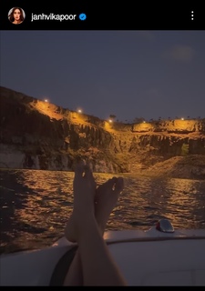 Janhvi Kapoor feet photo thumbnail