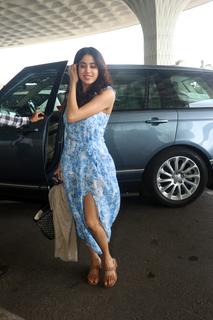 Janhvi Kapoor feet photo thumbnail
