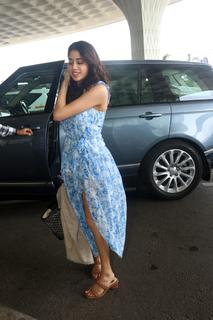 Janhvi Kapoor feet photo thumbnail