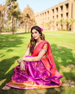 Janhvi Kapoor feet photo thumbnail