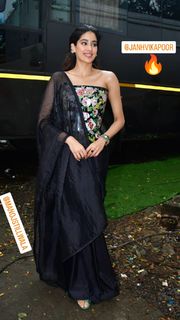 Janhvi Kapoor feet photo thumbnail
