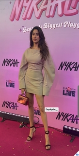 Janhvi Kapoor feet photo thumbnail