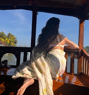 Janhvi Kapoor feet photo thumbnail
