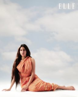 Janhvi Kapoor feet photo thumbnail