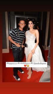 Janhvi Kapoor feet photo thumbnail