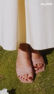 Janhvi Kapoor feet photo thumbnail