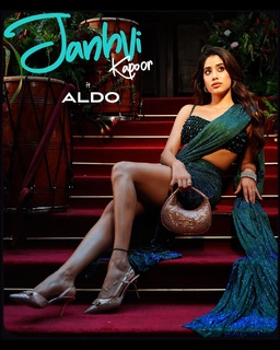 Janhvi Kapoor feet photo thumbnail