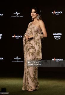 Janhvi Kapoor feet photo thumbnail