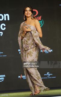 Janhvi Kapoor feet photo thumbnail