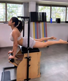 Janhvi Kapoor feet photo thumbnail