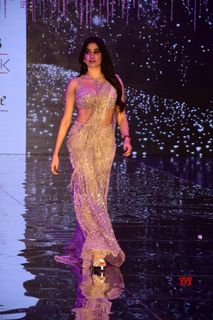 Janhvi Kapoor feet photo thumbnail