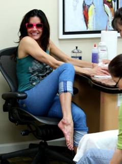 Janice Dickinson feet photo 11