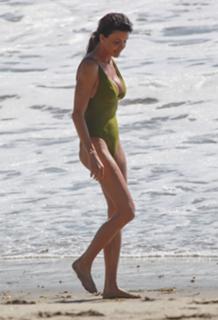 Janice Dickinson feet photo 10