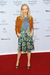 Janin Ullmann feet photo thumbnail