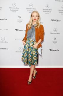 Janin Ullmann feet photo thumbnail