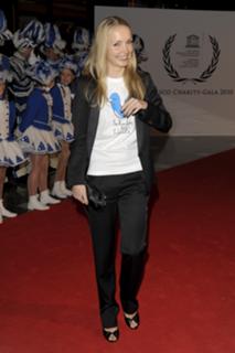 Janin Ullmann feet photo thumbnail