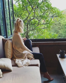 Janin Ullmann feet photo thumbnail