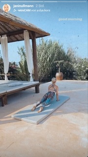 Janin Ullmann feet photo thumbnail