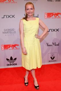 Janin Ullmann feet photo thumbnail