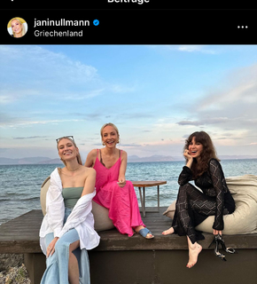 Janin Ullmann feet photo thumbnail