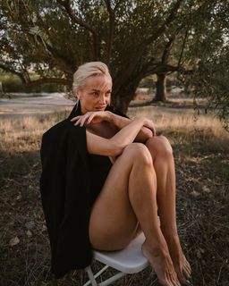 Janin Ullmann feet photo thumbnail