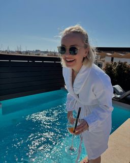 Janin Ullmann feet photo thumbnail