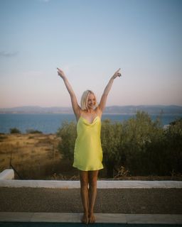 Janin Ullmann feet photo thumbnail