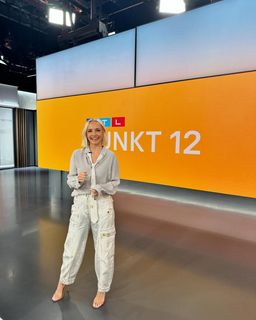 Janin Ullmann feet photo thumbnail