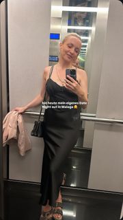 Janin Ullmann feet photo thumbnail