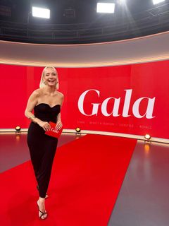 Janin Ullmann feet photo thumbnail