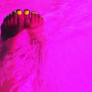 Janina Gavankar feet photo thumbnail