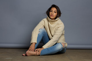 Janina Gavankar feet photo thumbnail