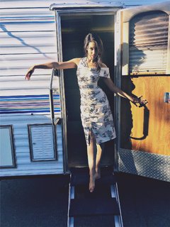 Janina Gavankar feet photo thumbnail