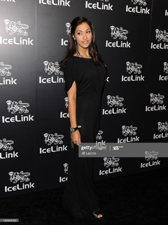 Janina Gavankar feet photo thumbnail