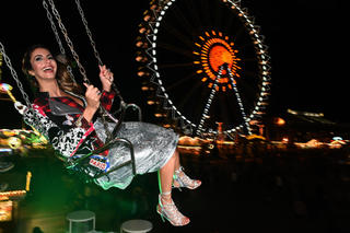 Janina Youssefian feet photo 7