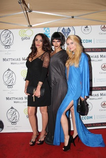 Janina Youssefian feet photo 3