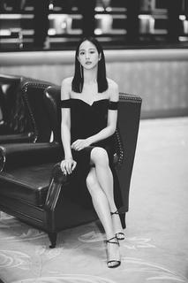 Janine Chun-Ning Chang feet photo 16
