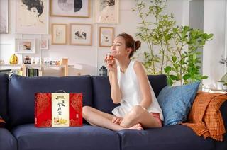 Janine Chun-Ning Chang feet photo 15
