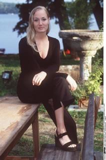 Janine Kunze feet photo thumbnail