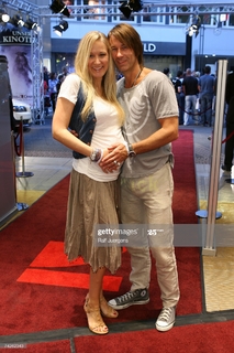Janine Kunze feet photo thumbnail
