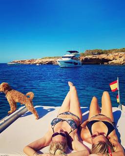 Janine Kunze feet photo thumbnail