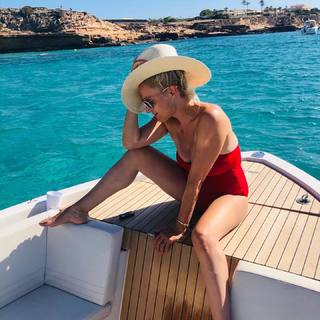 Janine Kunze feet photo thumbnail
